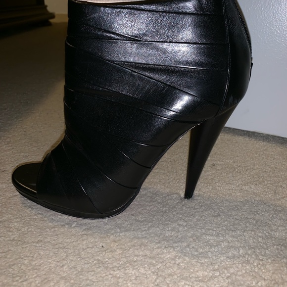 Christian Louboutin - Picture 3 of 8